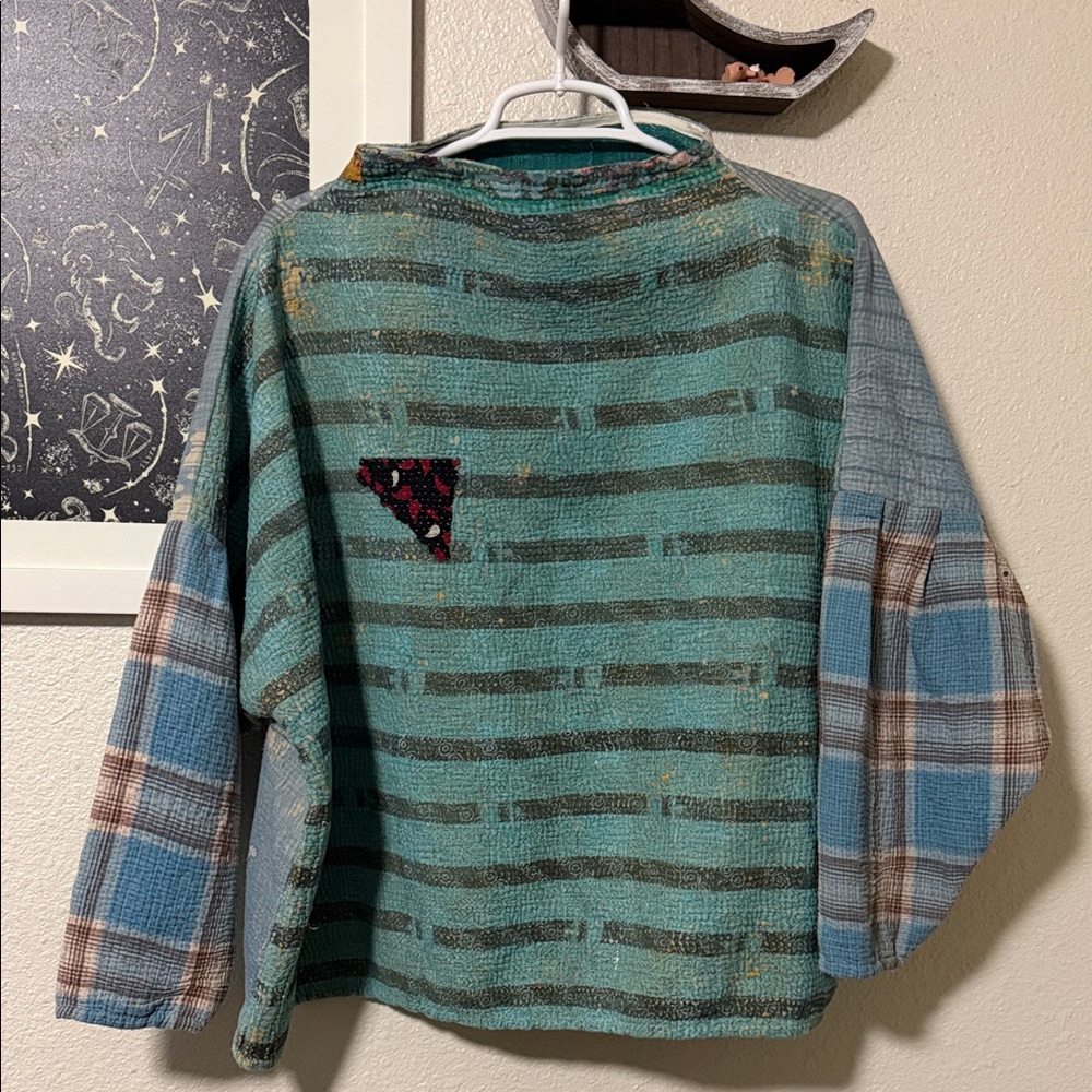 Museo Studio - Reversible Kantha mockneck top